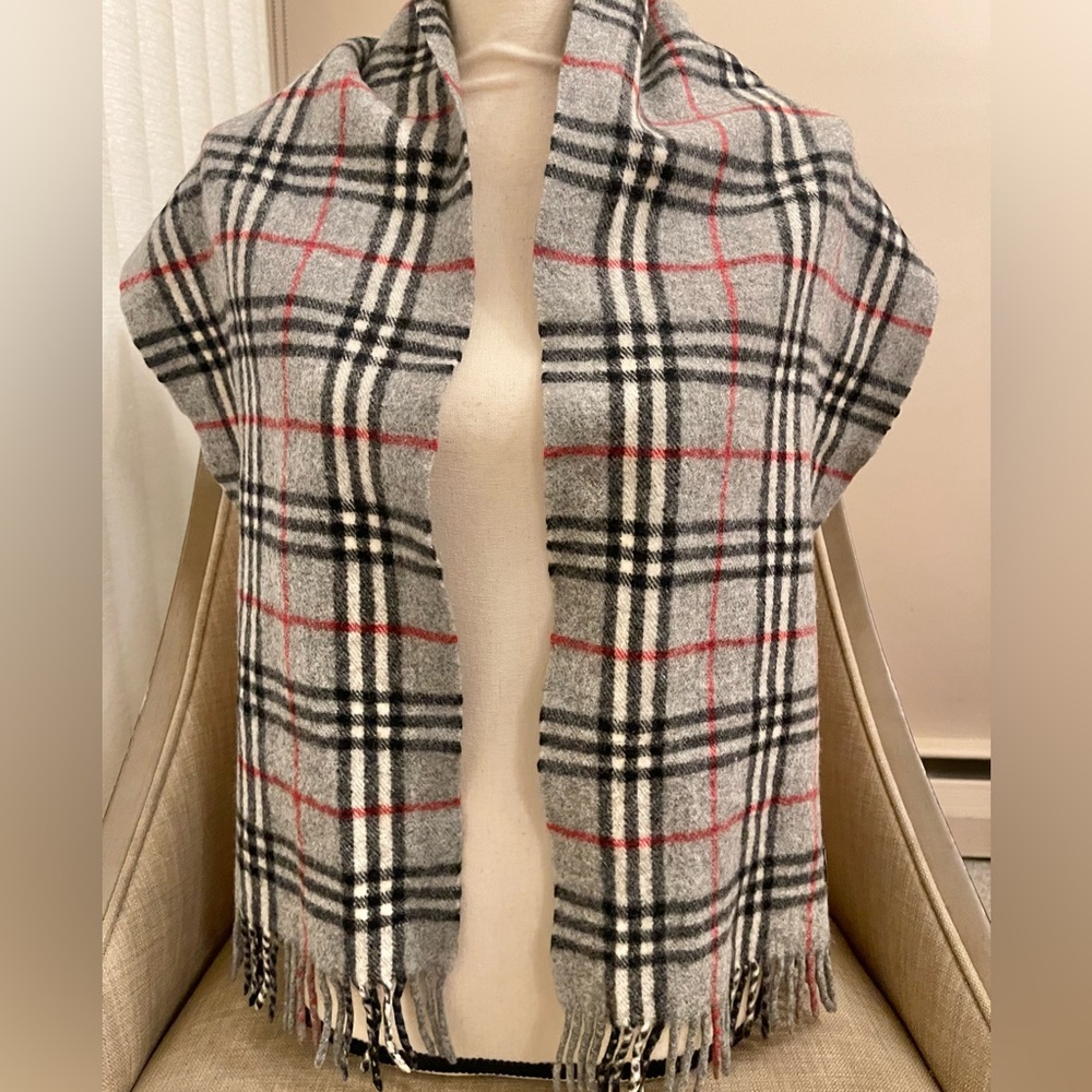 Authentic Burberrys vintage nova check grey wool scarf ( D5045)